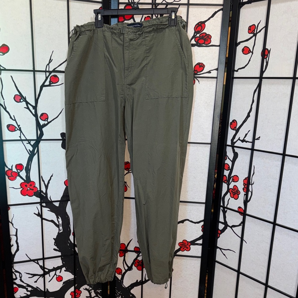 Aeropostale Medium Parachute Cargo Lounge Joggers Olive Green Casual Pants